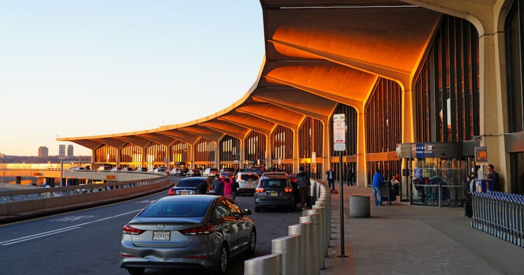 Helpful Strategies for Selecting a good Airport Taxi Service.